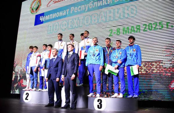 🤺В Минске продолжается чемпионат страны по фехтованию