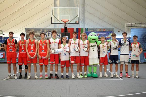 🥇Победителем в турнире среди юношей «U-18» стала команда «Рысi»